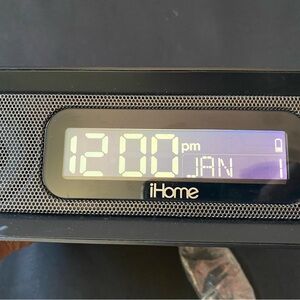 ihome alarm clock radio am fm iPhone phone charger